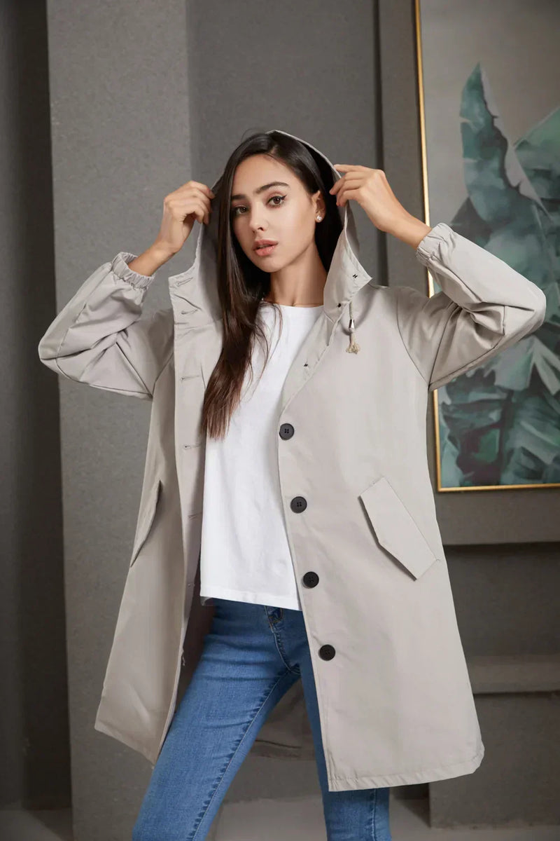 Damen Übergangsjacke mit Kapuze und Knöpfen - Elegant-Luzern Mode