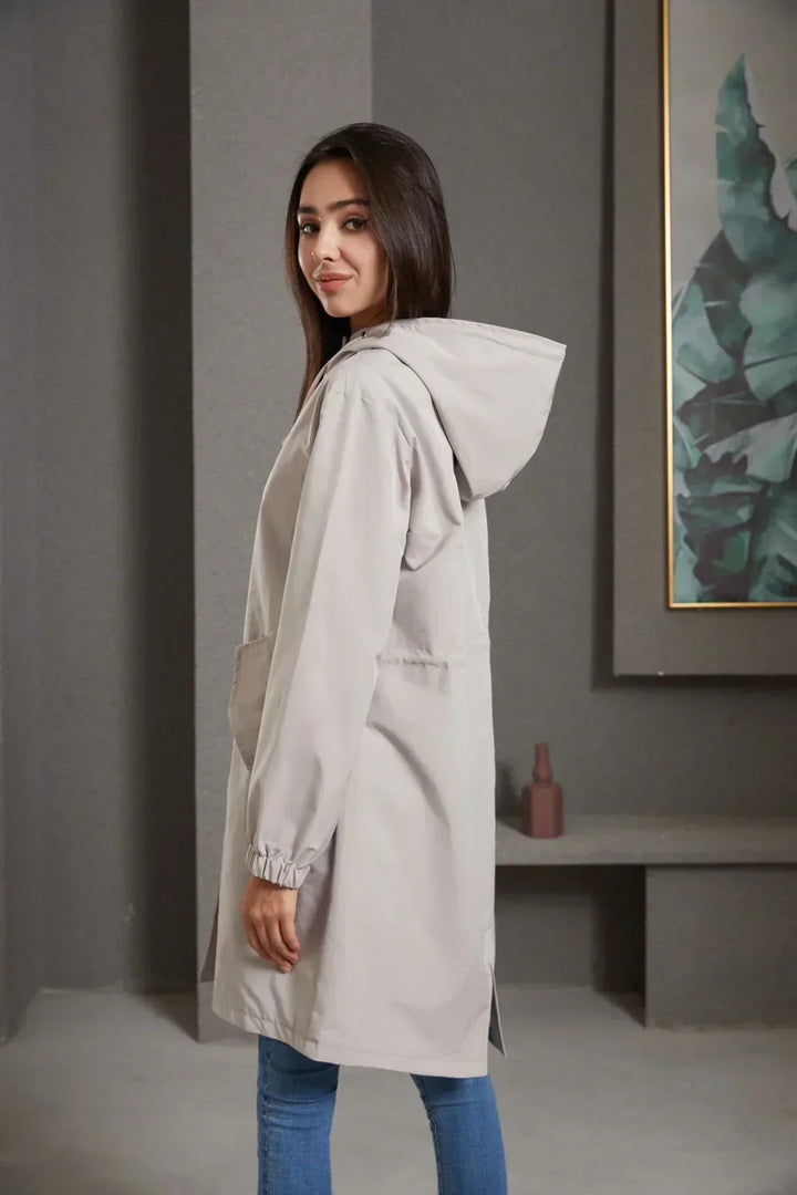 Damen Übergangsjacke mit Kapuze und Knöpfen - Elegant-Luzern Mode