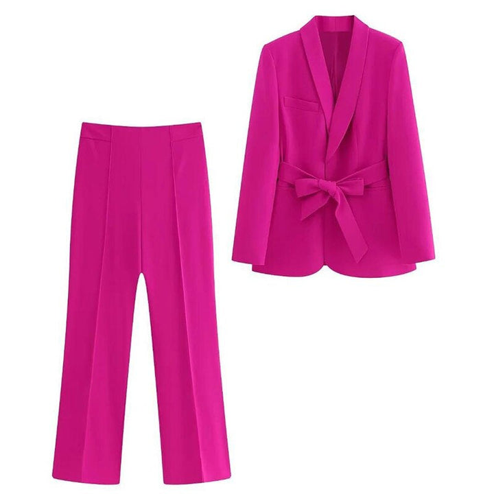 Eleganter Damenblazer mit Gürtel und passender Hose-Luzern Mode