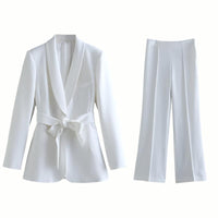 Eleganter Damenblazer mit Gürtel und passender Hose-Luzern Mode