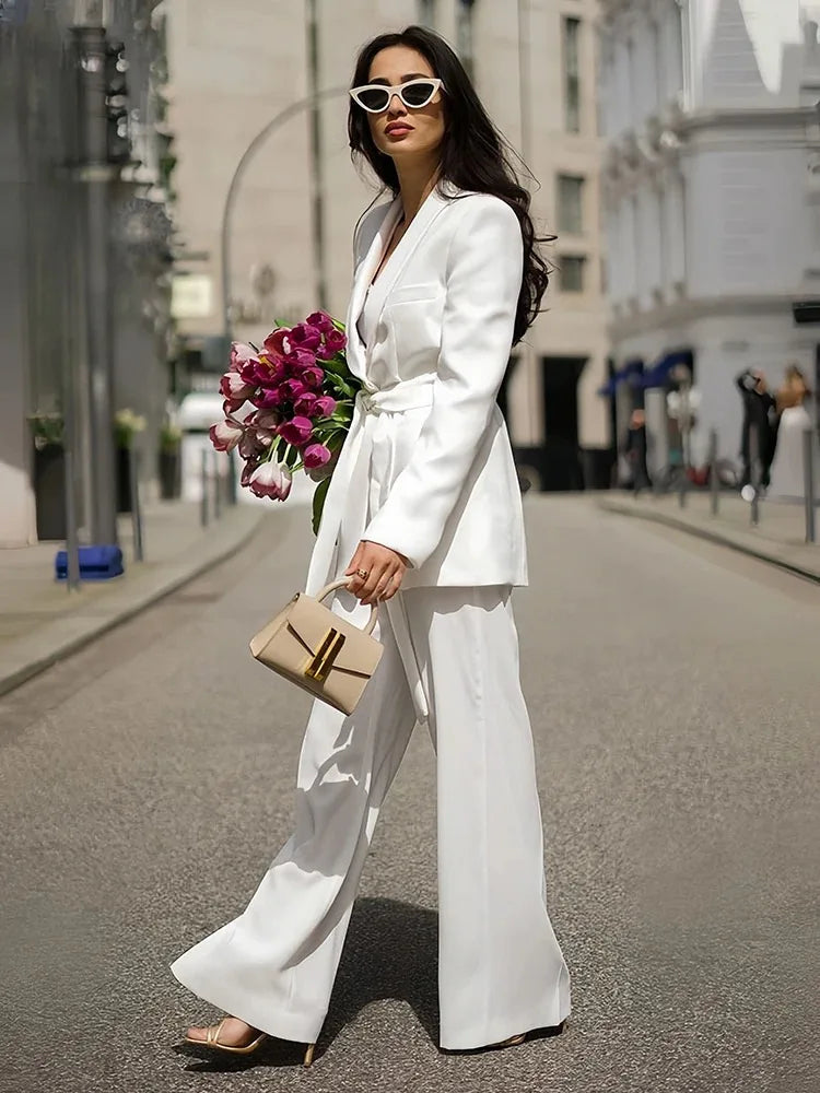Eleganter Damenblazer mit Gürtel und passender Hose-Weiß-XS-Luzern Mode