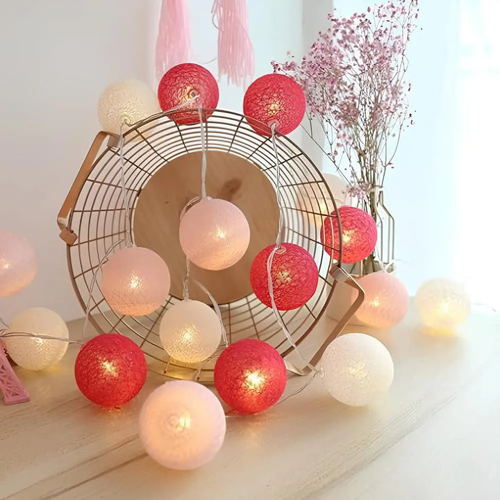 Lichterkette mit Kugeln | Bunt | Fröhlich | LED | Baumwolle | Soft-Luzern Mode