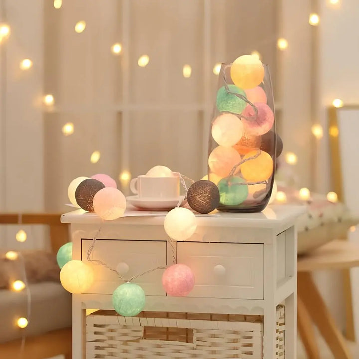 Lichterkette mit Kugeln | Bunt | Fröhlich | LED | Baumwolle | Soft-Luzern Mode