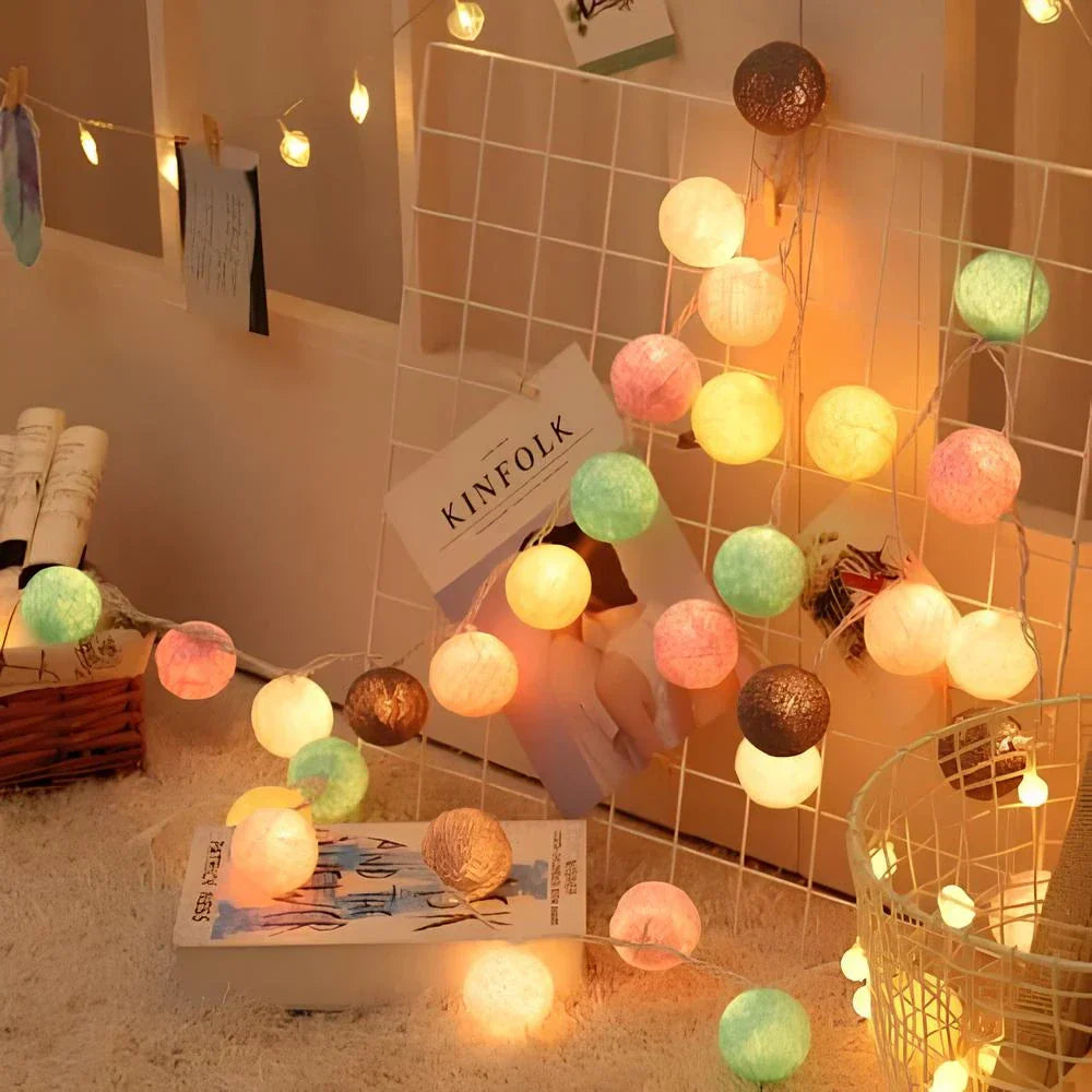 Lichterkette mit Kugeln | Bunt | Fröhlich | LED | Baumwolle | Soft-Luzern Mode