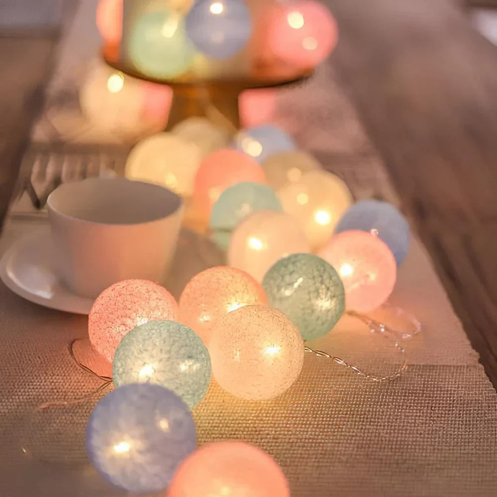 Lichterkette mit Kugeln | Bunt | Fröhlich | LED | Baumwolle | Soft-Luzern Mode