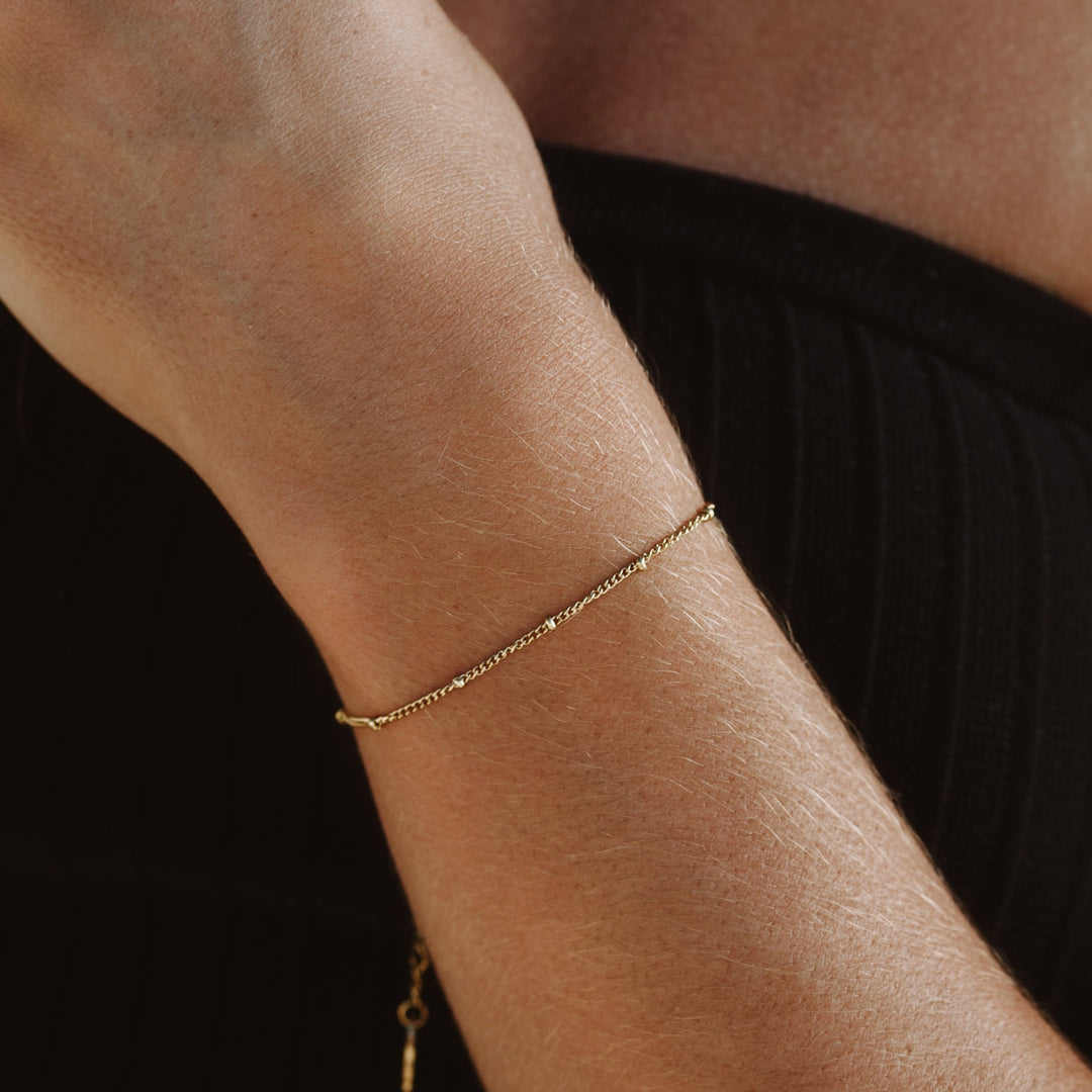 Armband für Damen | Gold | Subtile Perlen | Zeitlos | Stilvoll-Luzern Mode