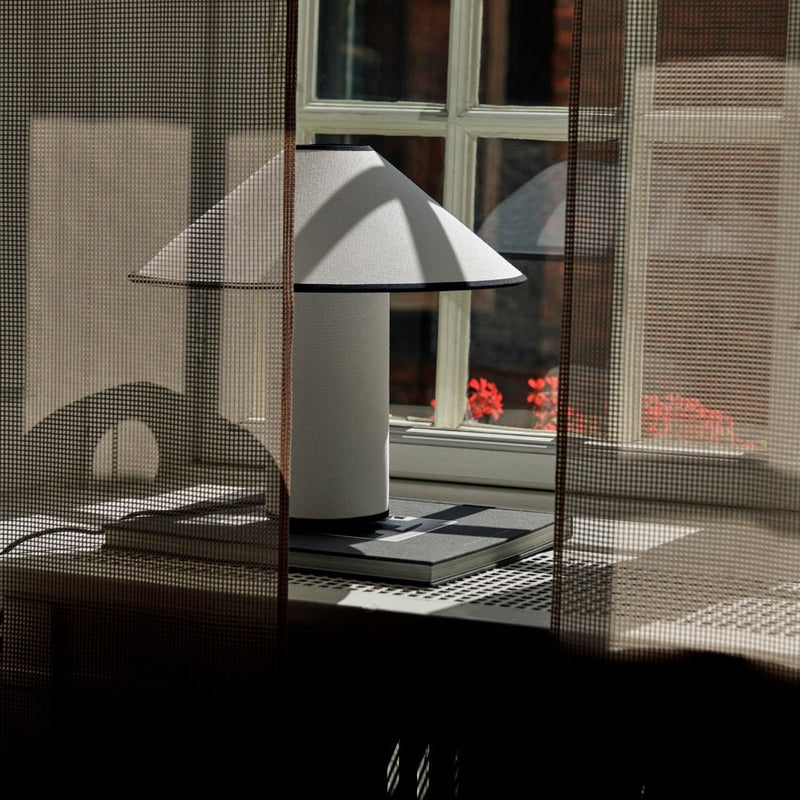 Tischlampe | Stoffschirm | LED | Kabelschalter | 40W | E26 | E27-Luzern Mode