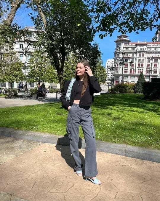 Damen Cargo-Hose mit Langarm-Crop-Top und Handtasche-Graublau-XS-Luzern Mode
