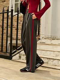 Damen Strickjacke mit Knopfleiste und Weite Hose Outfit-Luzern Mode