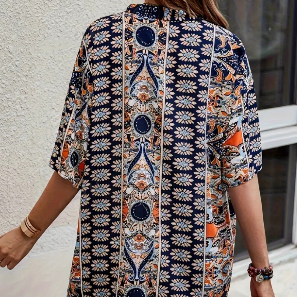Damenbluse mit floralem Muster – Elegante Sommermode-Luzern Mode