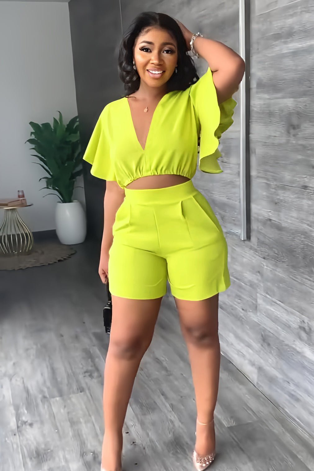 Gefaltetes Crop-Top | tiefer V-Ausschnitt | High-Waist Shorts | luftiger Stoff | Taschen-Grün-S-Luzern Mode
