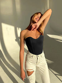 Trendiges Trägerloses Crop Top mit Slim Fit – Yva