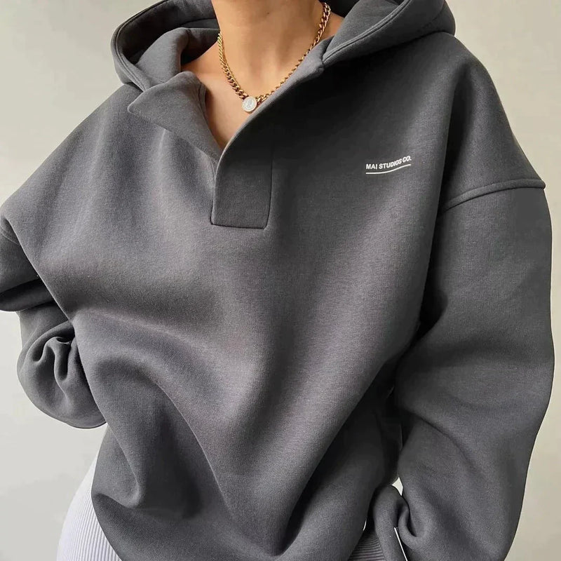 Damen Oversized Kapuzenpullover mit Ketten-Detail - Trendiger Hoodie für Frauen-Luzern Mode