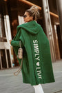 Oversized Damen Strickjacke mit Kapuze und Schriftzug auf der Rückseite-Grün-S-Luzern Mode