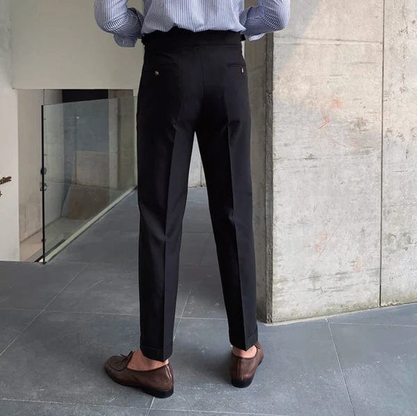 Hoch taillierte Damenhose mit Gürtel und Falten-Design-Luzern Mode