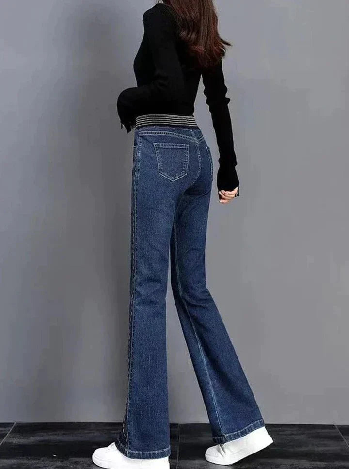 Trendige Flared Damenjeans – Alessa