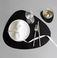 Tischset-Set | 2 Stück | Inkl. Untersetzer | Veganes Leder | Wasserfest-Schwarz-Luzern Mode