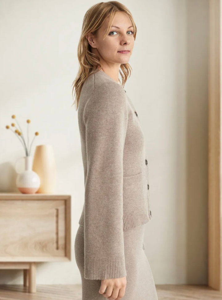 Damen Strickjacke mit Knopfleiste - Eleganter Cardigan-Luzern Mode